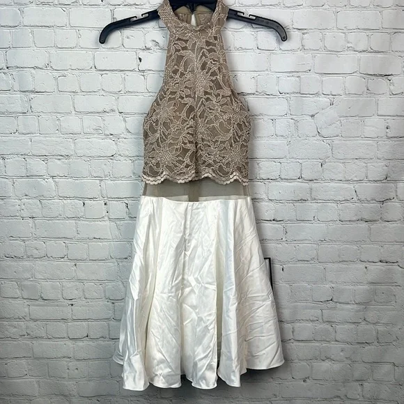 City Studio Lace Detail Sheer Waist Halter Dress Juniors Size 0 - Picture 2 of 8